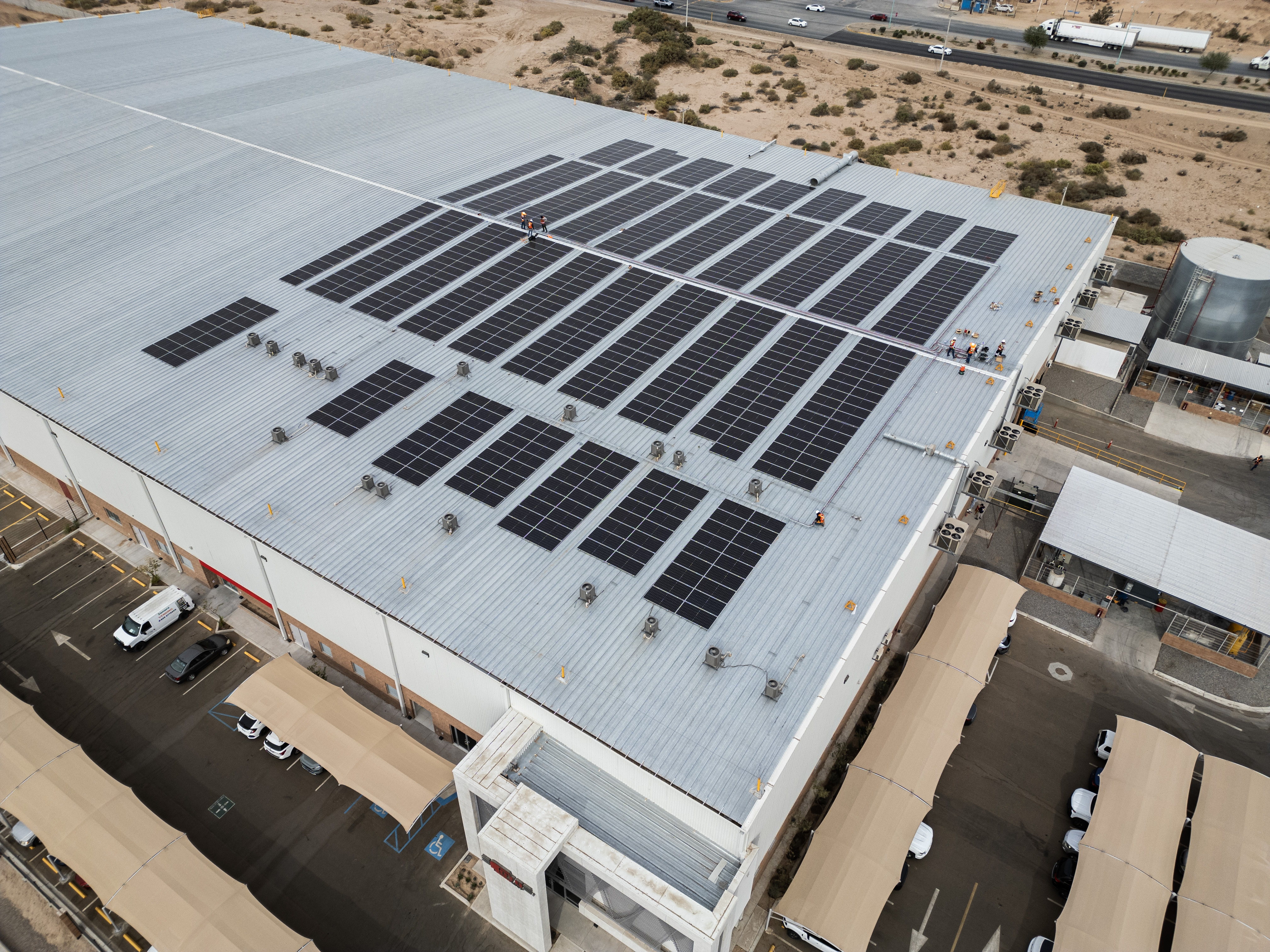 ¿Qué debes saber antes de instalar paneles solares en tu techo metálico?