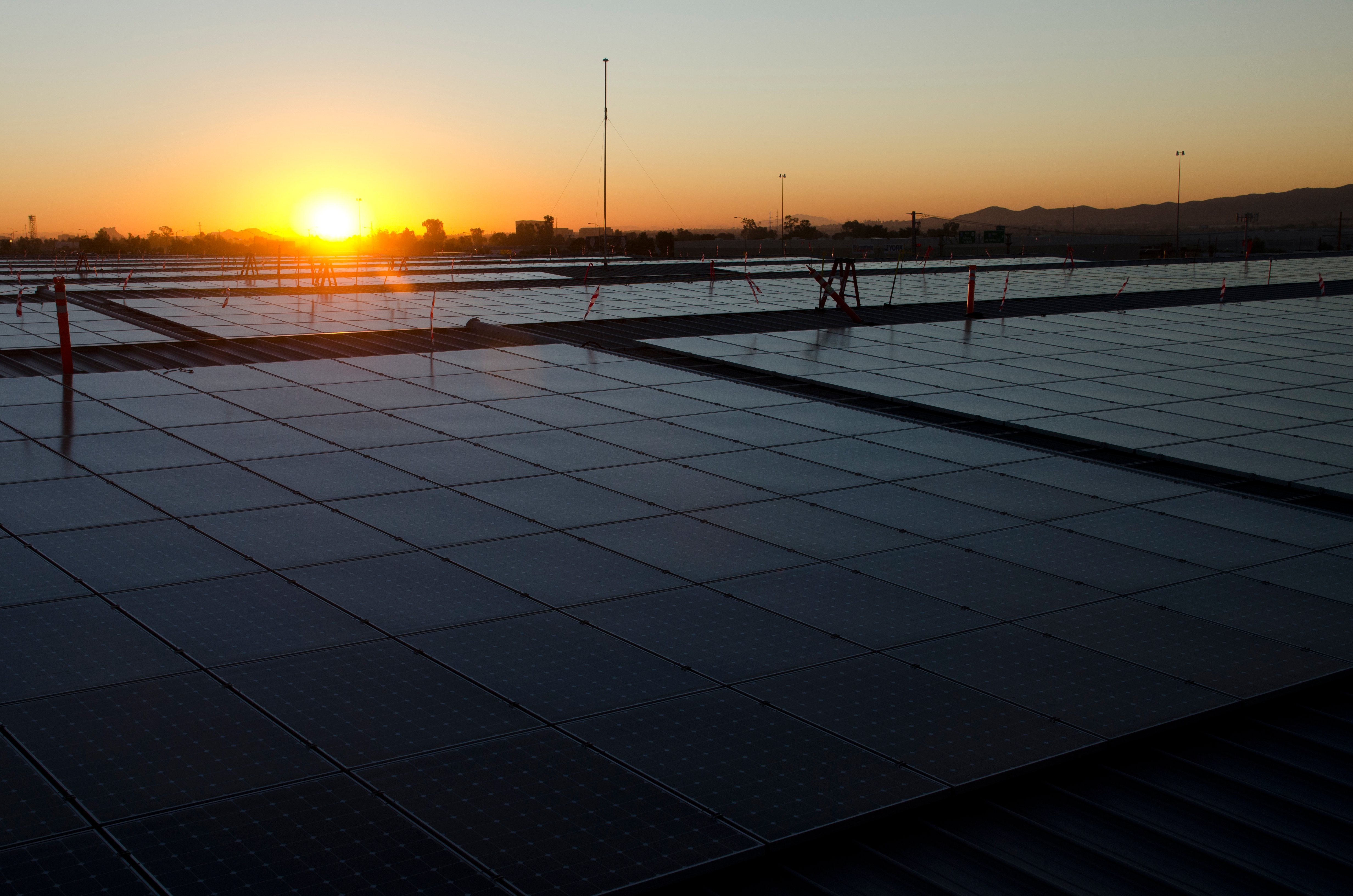 Cálculo de presiones vs. velocidad del viento: ¿Cuál es la diferencia y por qué es importante al instalar energía solar FV?