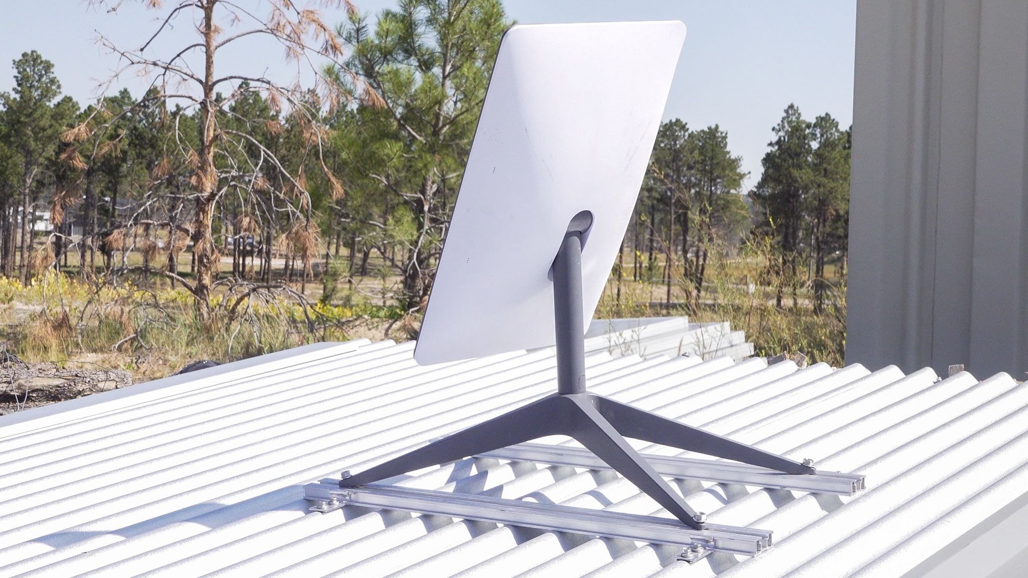 Mounting Starlink on Metal Roofs: What Homeowners Need to Know